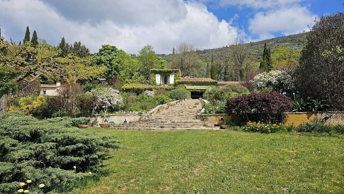 À Vendre  Propriété d'Exception avec Villa principale, Maison d'invité et Dépendance - photo 28