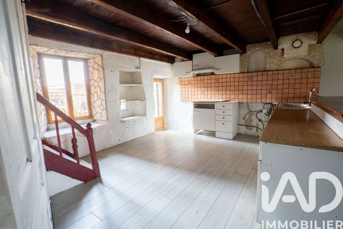 Maison 98 m² à Saint-Victor  - photo 7