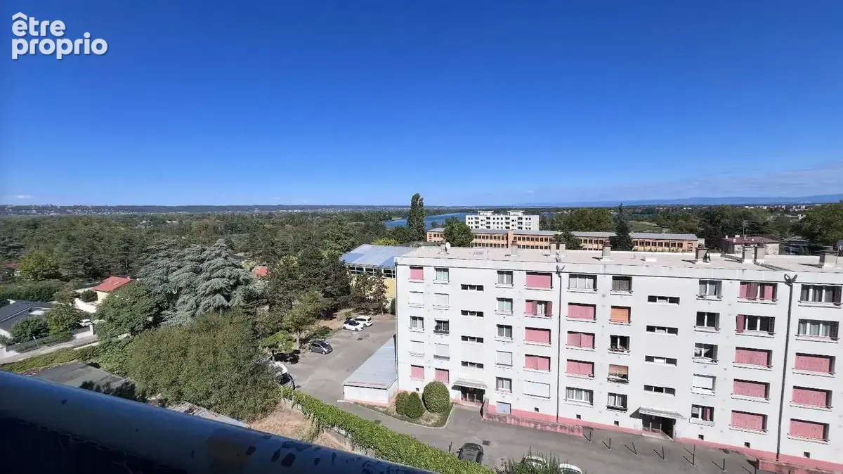   - Appartement à DECINES-CHARPIEU