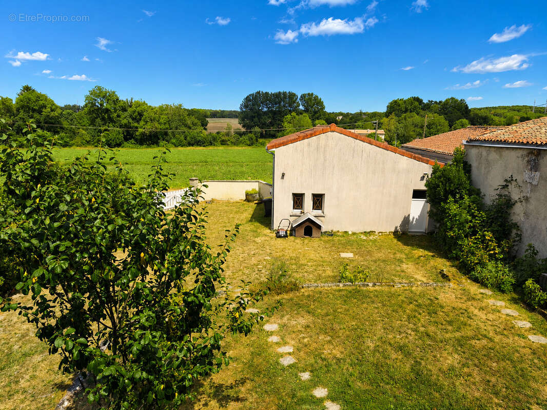 Maison 140 m² à Asnieres-Sur-Nouere  - photo 3