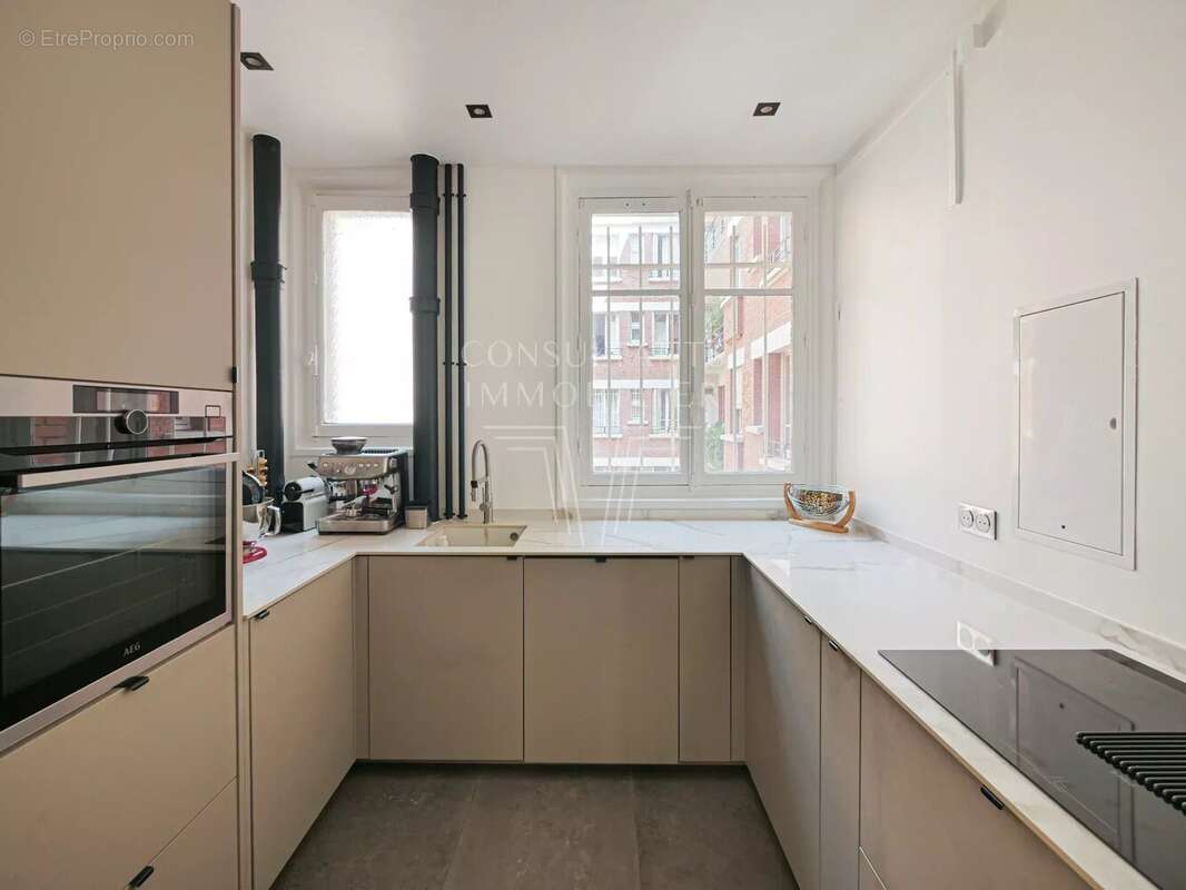 Appartement à PARIS-16E