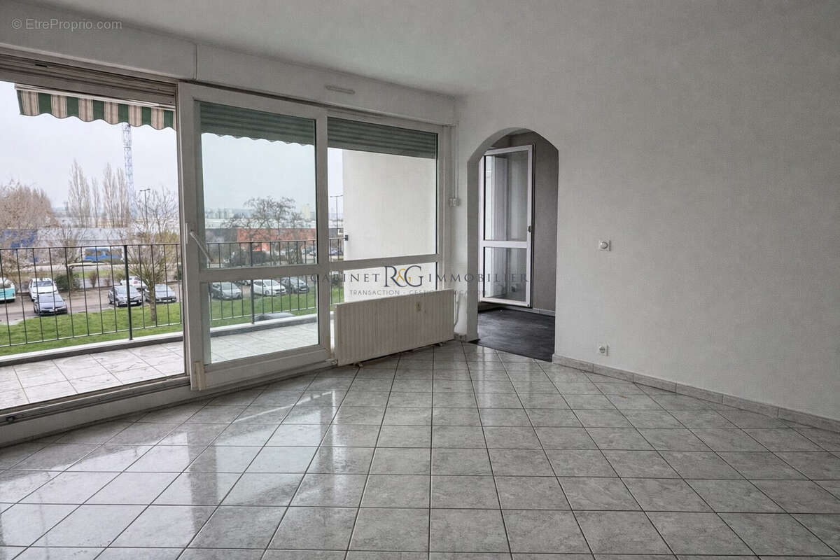salle à manger-Balcon - Appartement à METZ