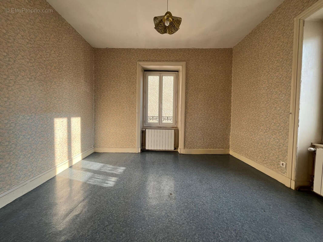 Appartement à VIC-LE-COMTE