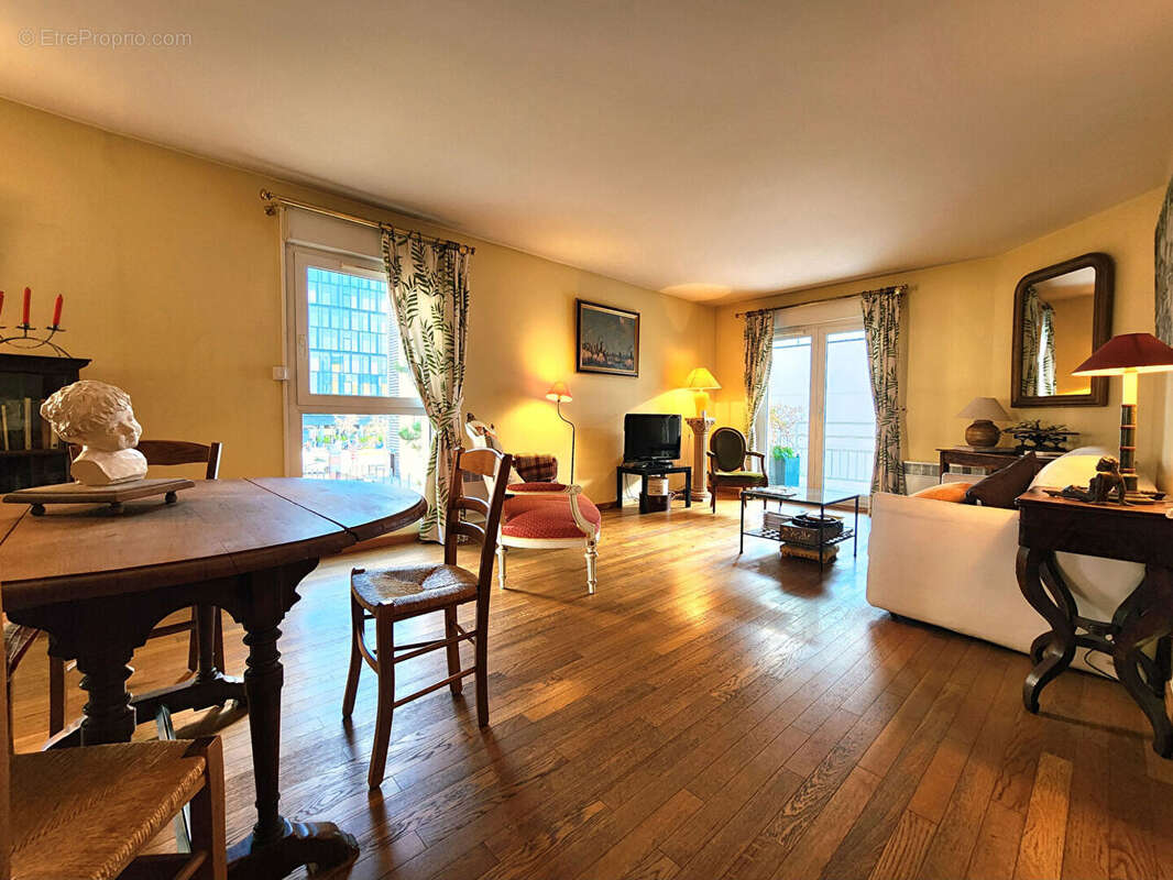 Appartement à LA GARENNE-COLOMBES