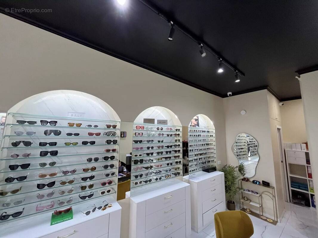 Commerce à PARIS-17E