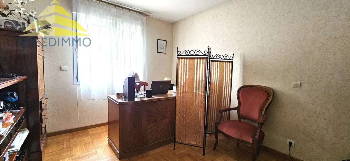 Maison à MANDRES-LES-ROSES