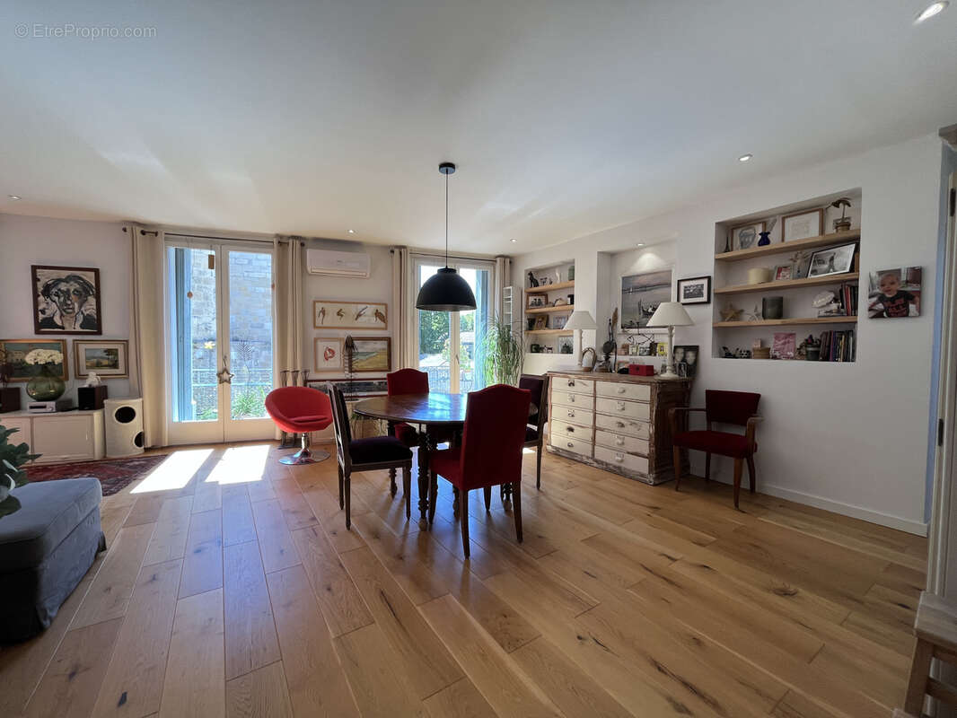 Appartement T3 - 86m2 - Immeuble Haussmannien - photo 5