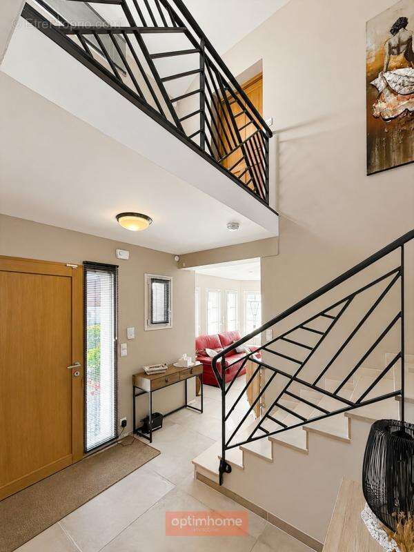 Margny-lès-compiègne – propriété contemporaine de 260 m² avec dépendance de plus de 170 m² - photo 3