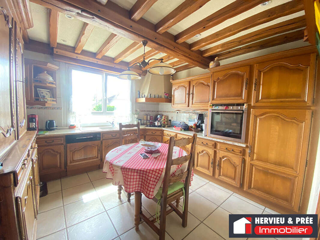 Maison familiale spacieuse à Luc-sur-Mer, coeur de ville, à 10 minutes a pied de la mer -3 chambres, bureau, jardin clos et gara - photo 4