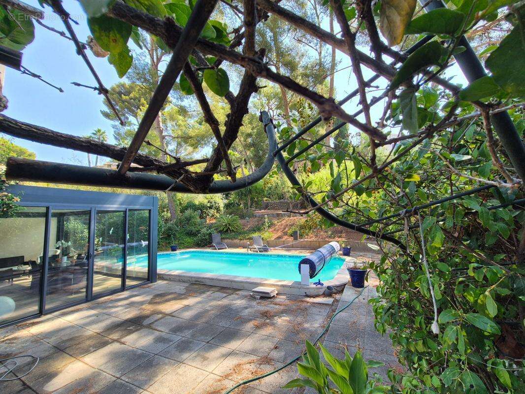 Maison familiale avec piscine a vendre a sanary secteur beaucours - photo 4