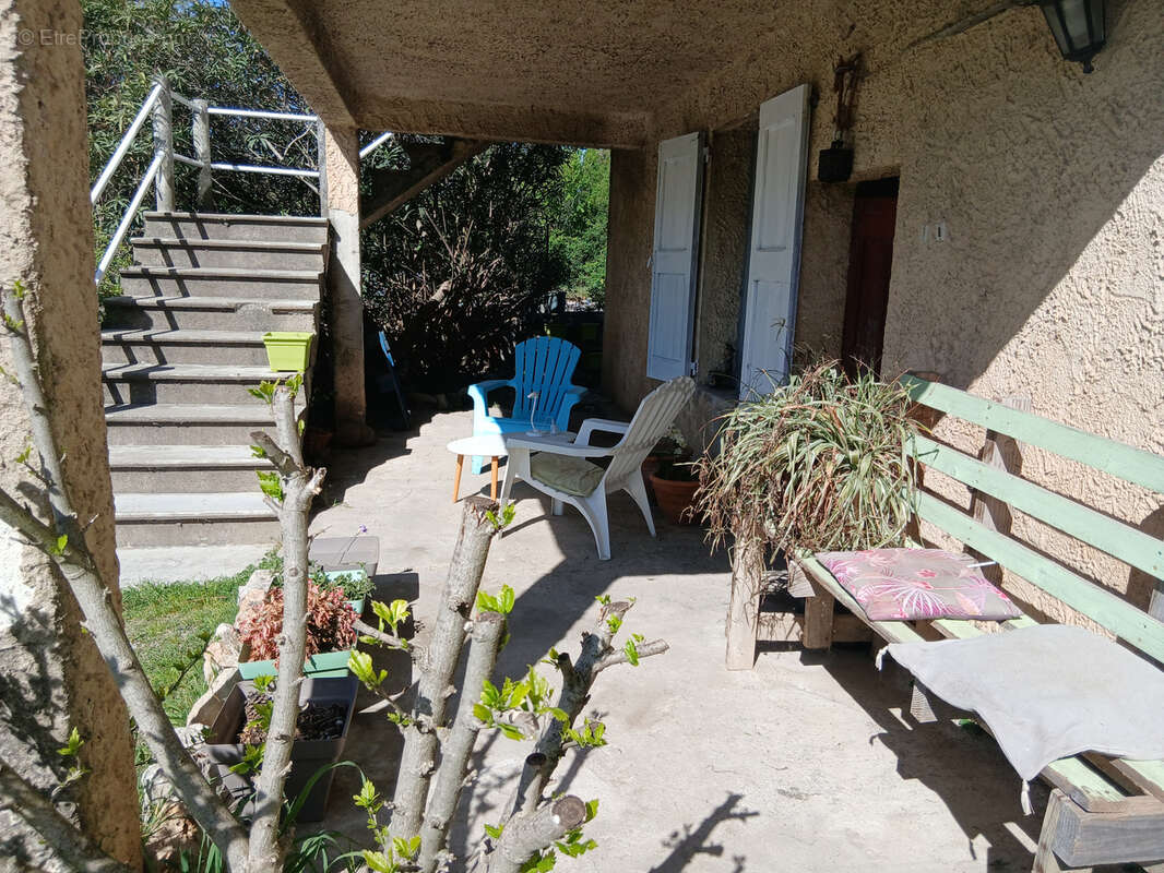 Maison à SAINT-HILAIRE-DE-BRETHMAS