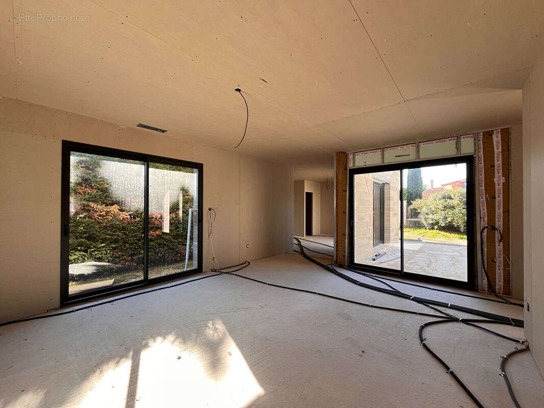 Maison à L'ISLE-SUR-LA-SORGUE