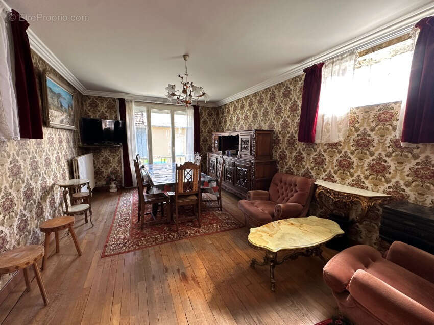 Maison à SAINT-GERVAIS-D'AUVERGNE