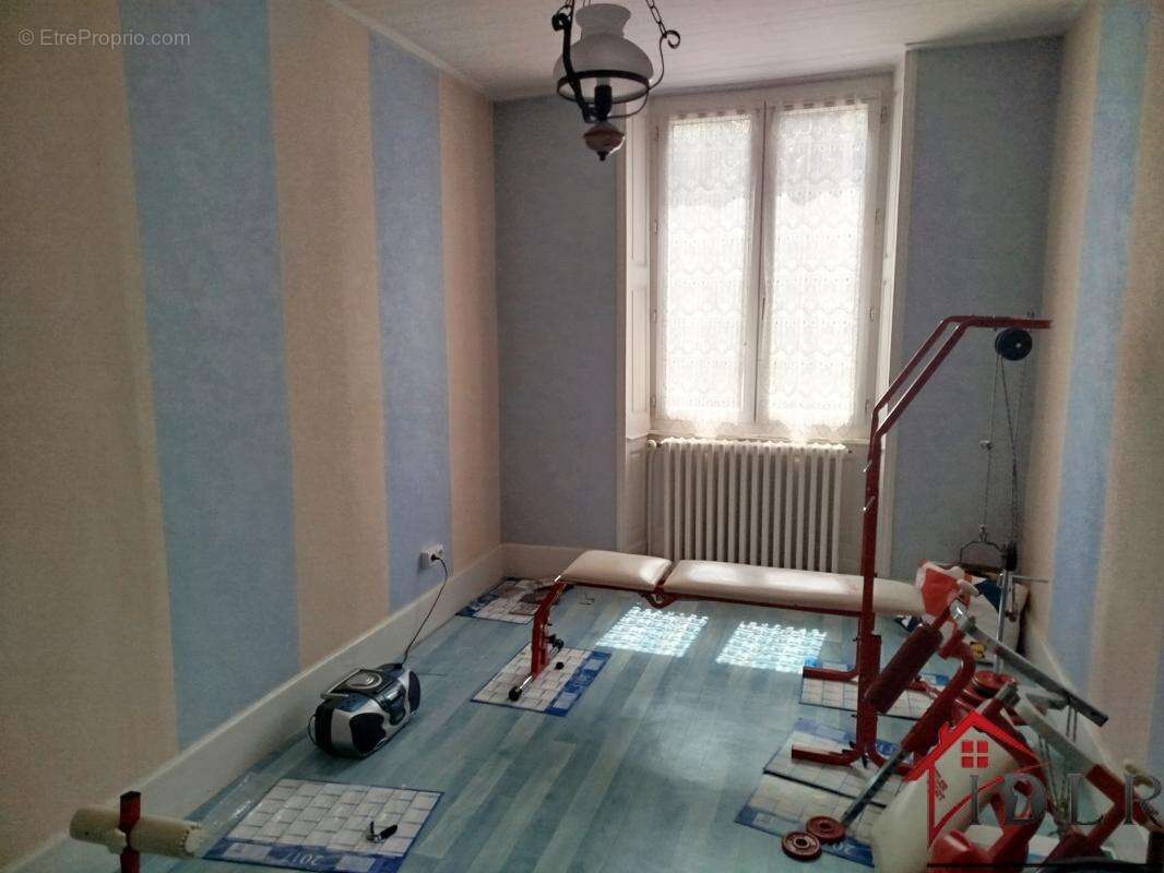 Maison en pierre non mitoyenne 220 m2 - 5 chambres - terrain - photo 12