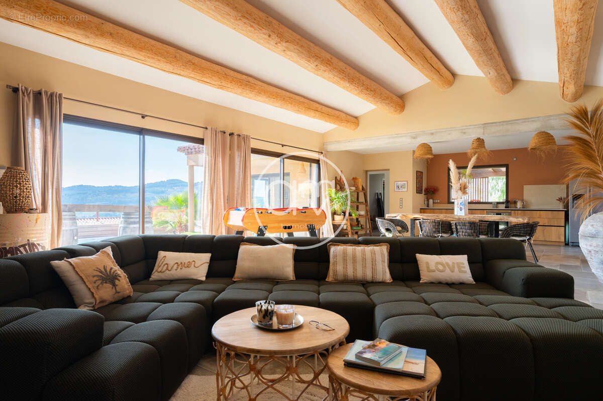 Maison à LE CASTELLET