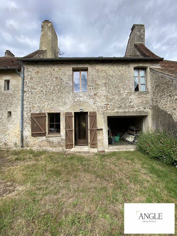 Maison à AILLIERES-BEAUVOIR