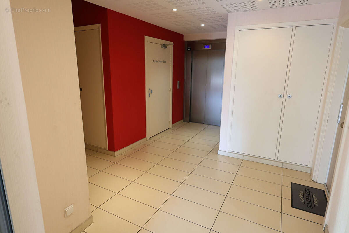 Appartement à LA ROQUETTE-SUR-SIAGNE