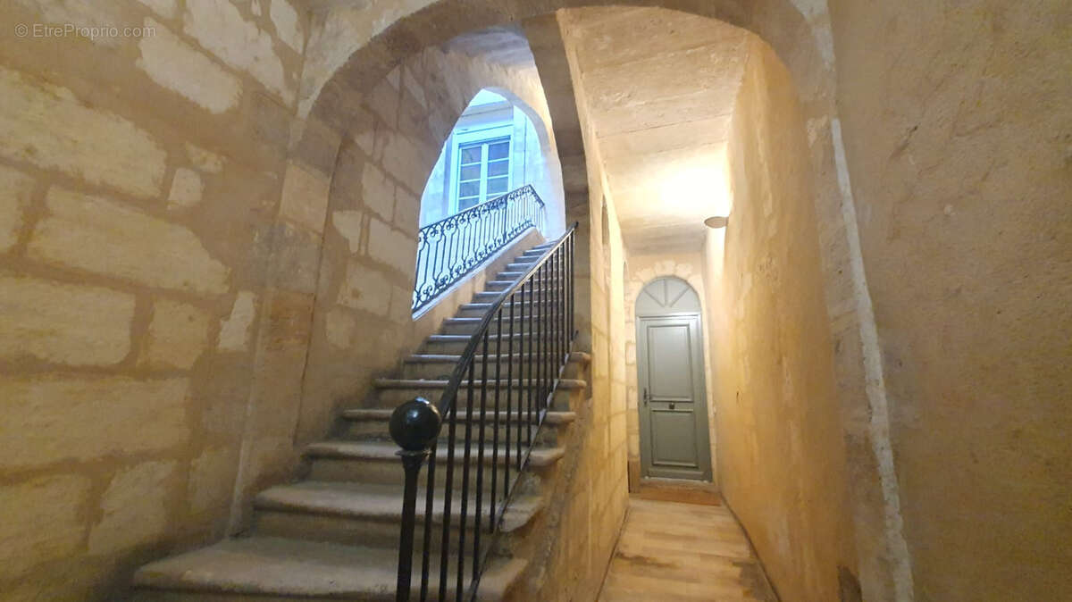 BORDEAUX INTENDANCE - T3 bis dans immeuble pierre - photo 9