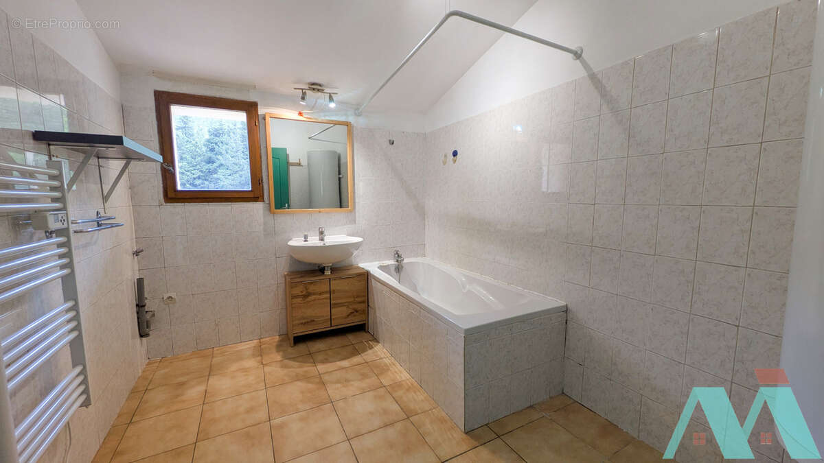 Appartement à SIGNES