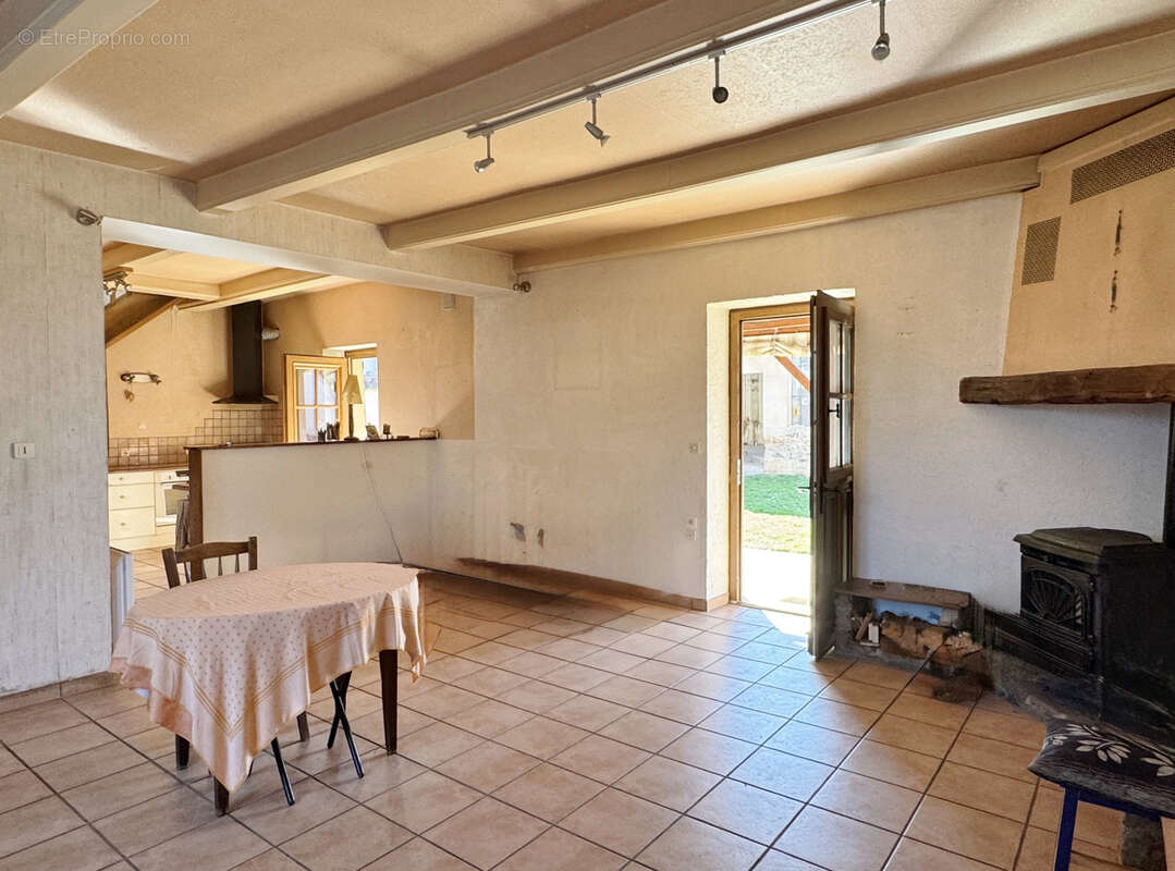 Maison T5 + annexes au calme - photo 4