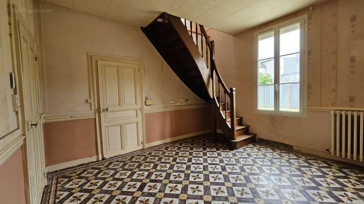 Maison de charme – Centre-ville – Idéal primo-accédant / investisseur / retraités NOYANT (49) - photo 5