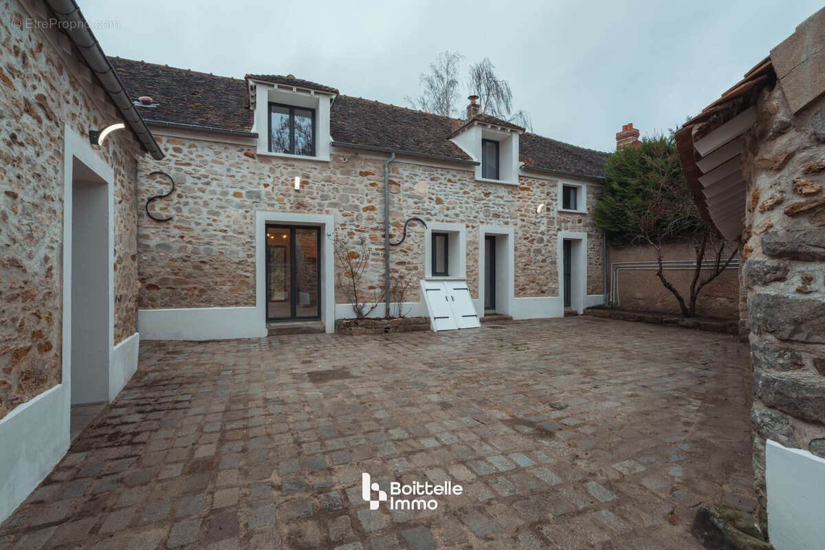 Maison 149 m² à Chailly-En-Biere  - photo 2