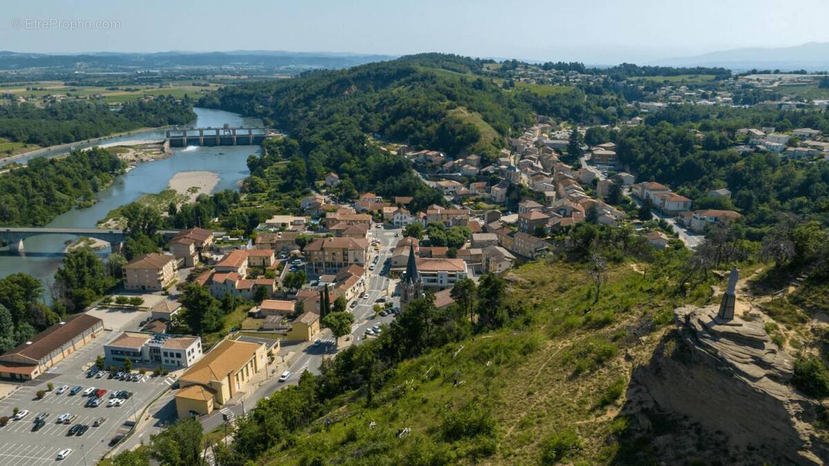 Terrain à CHATEAUNEUF-SUR-ISERE