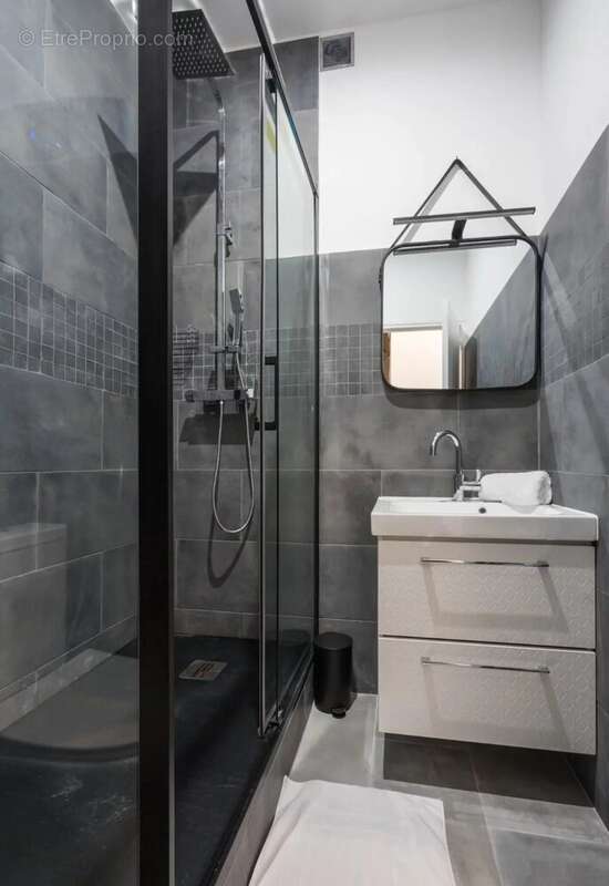 Commerce à PARIS-10E