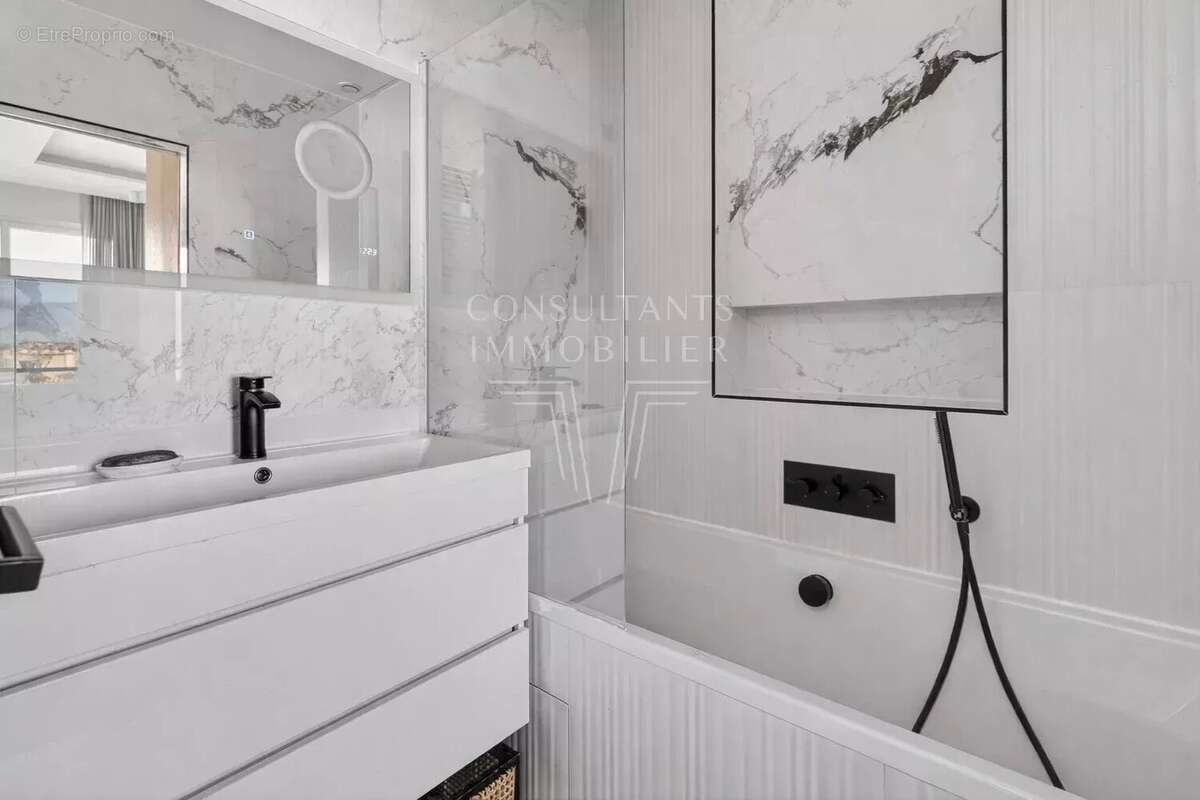 Appartement à NEUILLY-SUR-SEINE
