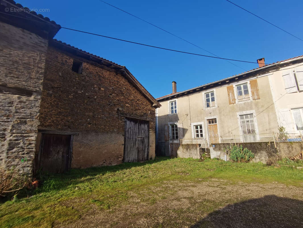 Maison à MONTEMBOEUF