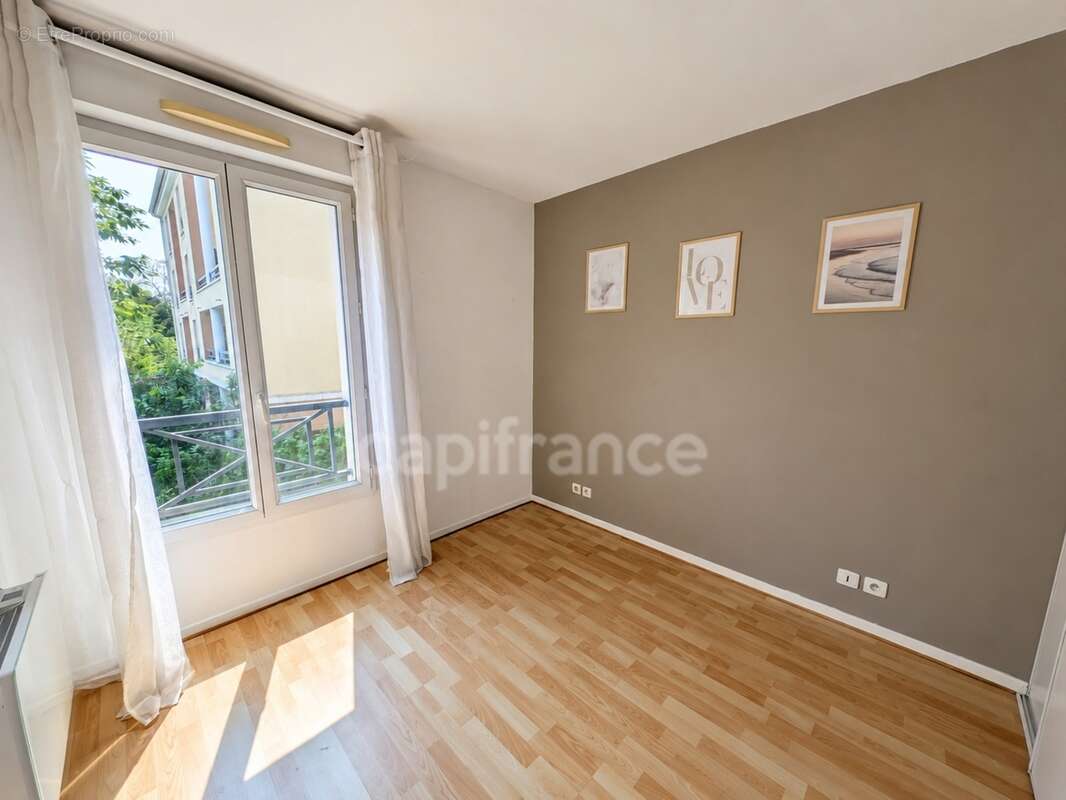 Corbeil-Essonnes – F3 lumineux avec balcon, parking et résidence arborée - photo 6