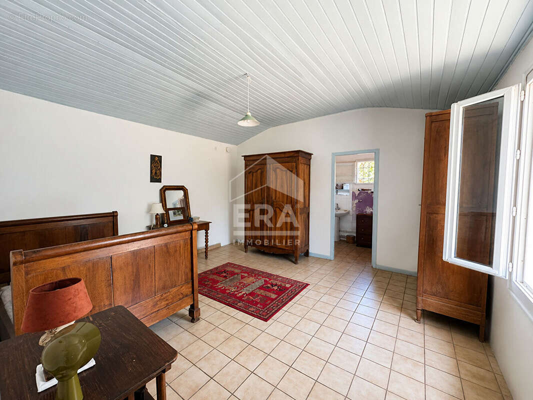 Opportunité rare : maison et terrain constructible de 650 m² - photo 3