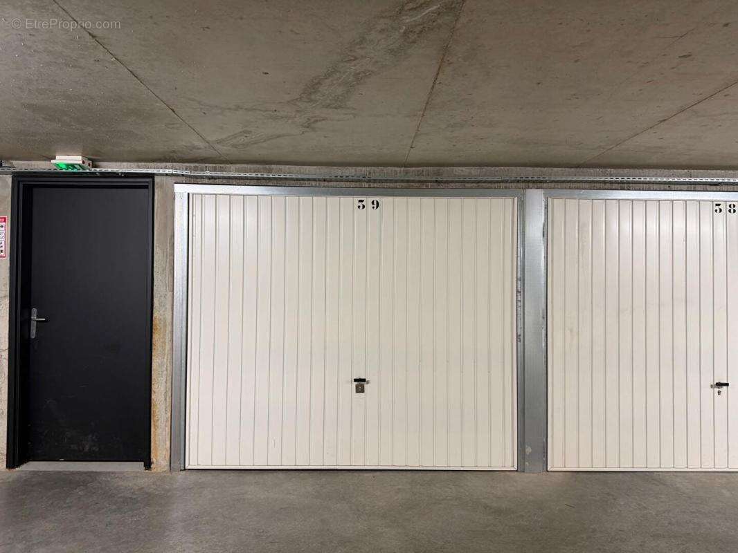 Parking à VILLEURBANNE