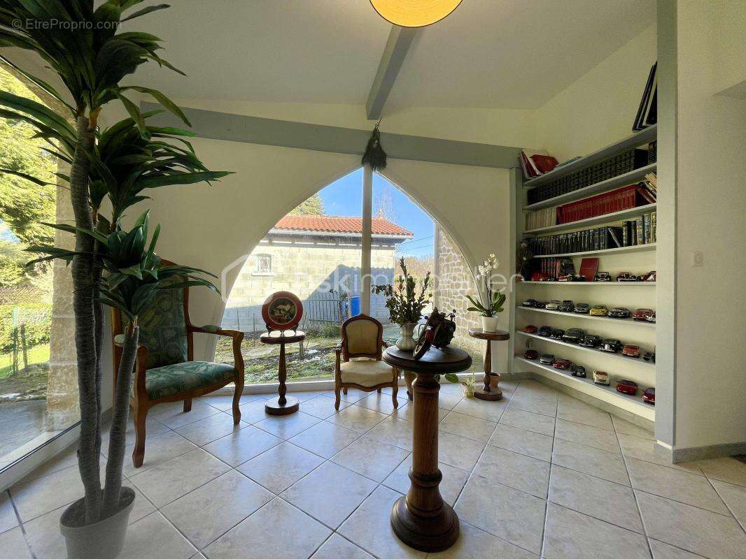 Maison à BONNAC-LA-COTE