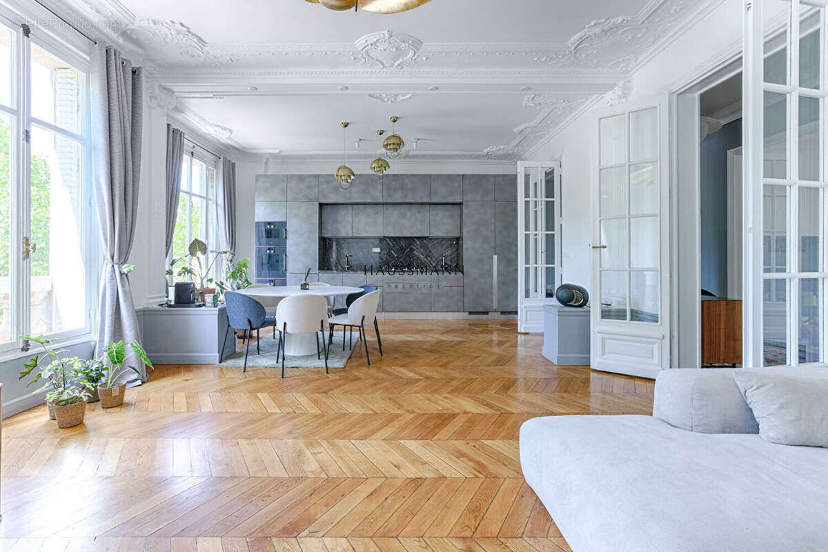 Appartement à PARIS-17E