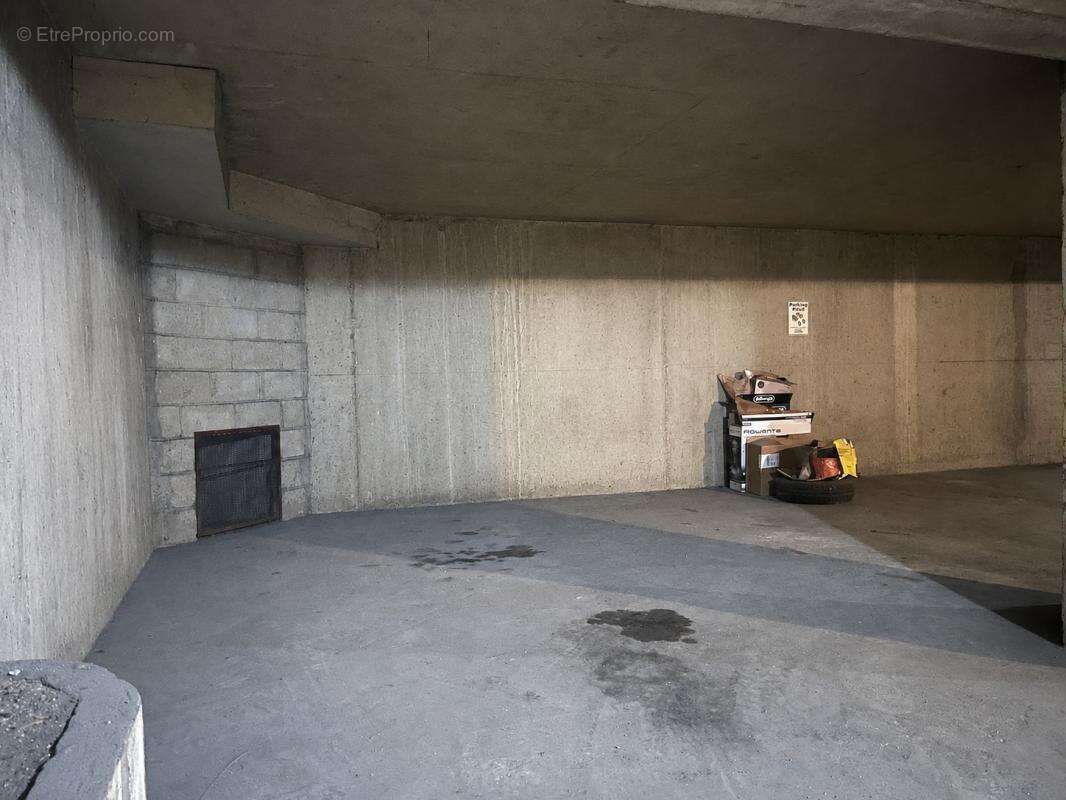 Parking à PARIS-11E