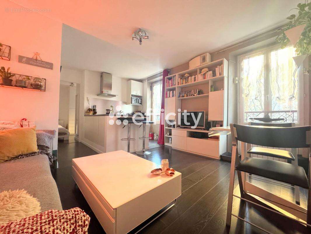 Appartement à PARIS-14E