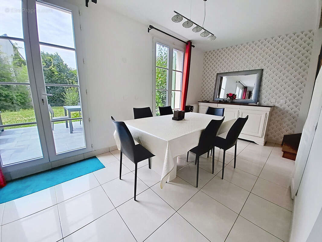 Maison à BAILLY-ROMAINVILLIERS