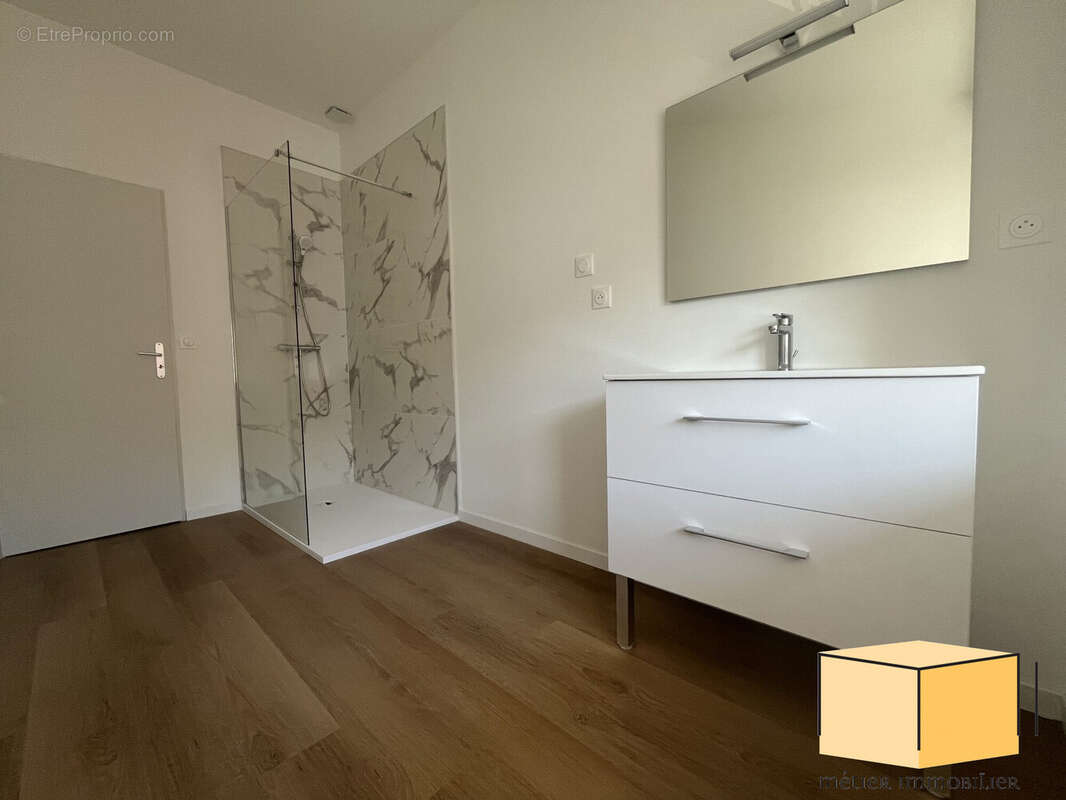 Appartement à YENNE