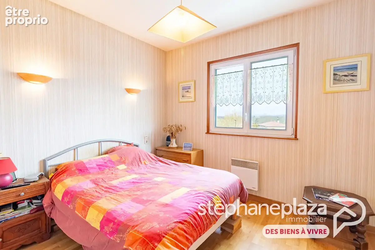 Maison rénovée 173m², 4 chambres, terrain clos 1539m², sous-sol 98m² et double garage - Chalamont - photo 9