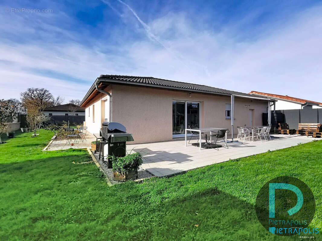 Maison à CRUZILLES-LES-MEPILLAT