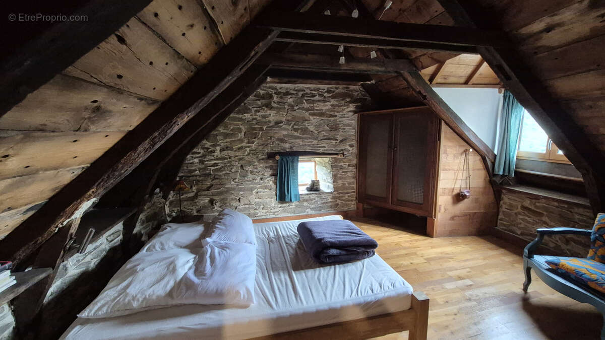 Maison à LACROIX-BARREZ