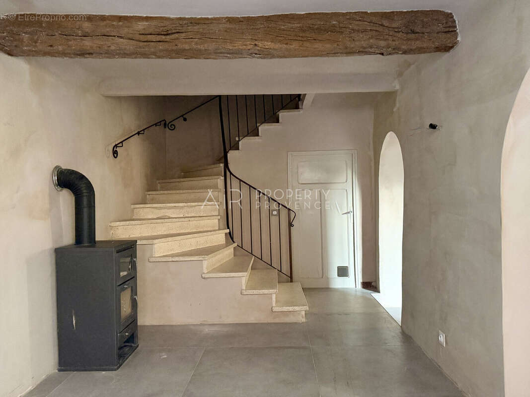 Maison à SAINT-SATURNIN-LES-APT