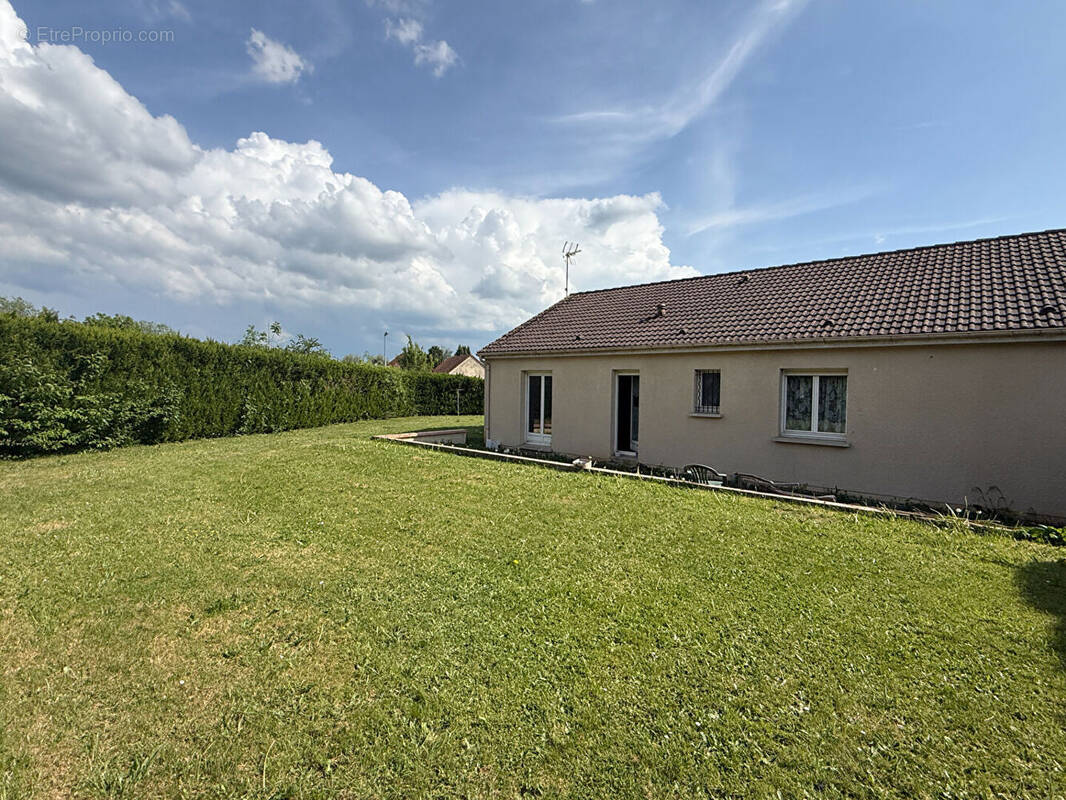 Maison à DONCHERY