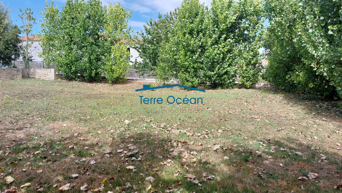 Terrain 564 m² à Royan  - photo 4