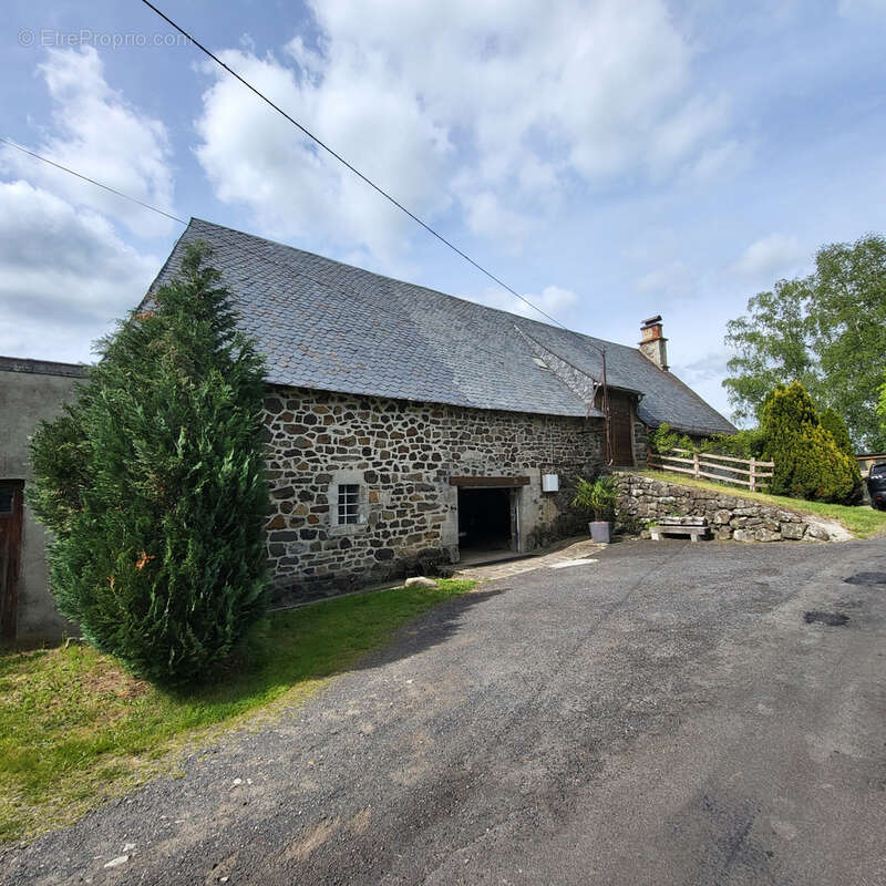 Maison à RIOM-ES-MONTAGNES