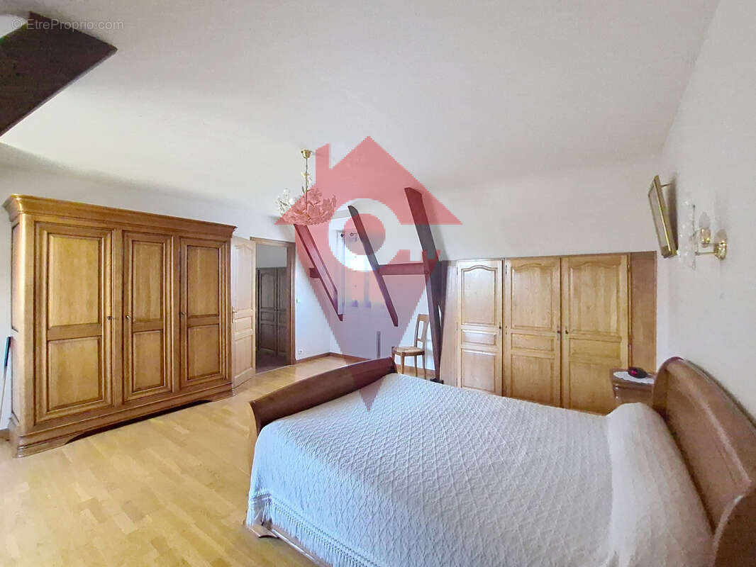 La ville-du-bois - propriété familiale de caractère - dpe c - terrain 2 460 m2 - environ 181 m2 habitables - photo 17