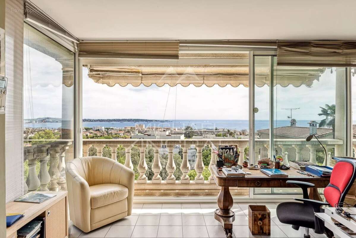 Appartement à VALLAURIS