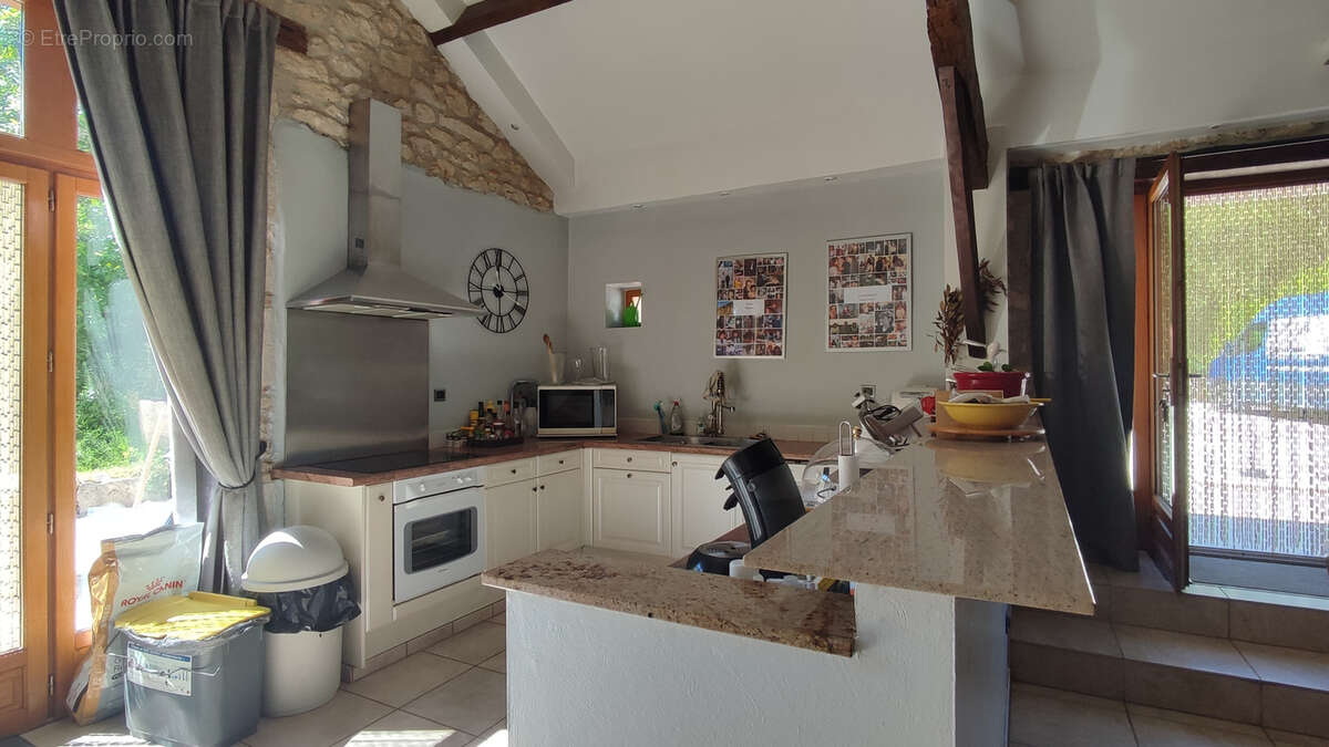 Maison à MONTAIGU-DE-QUERCY