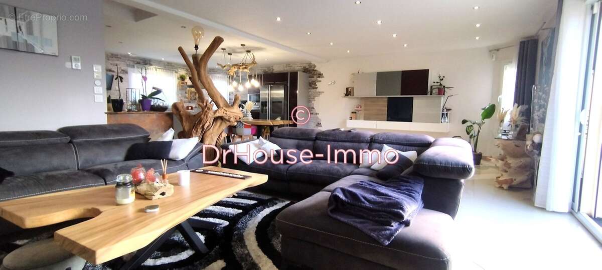 Maison à SAINT-OUEN-DE-THOUBERVILLE